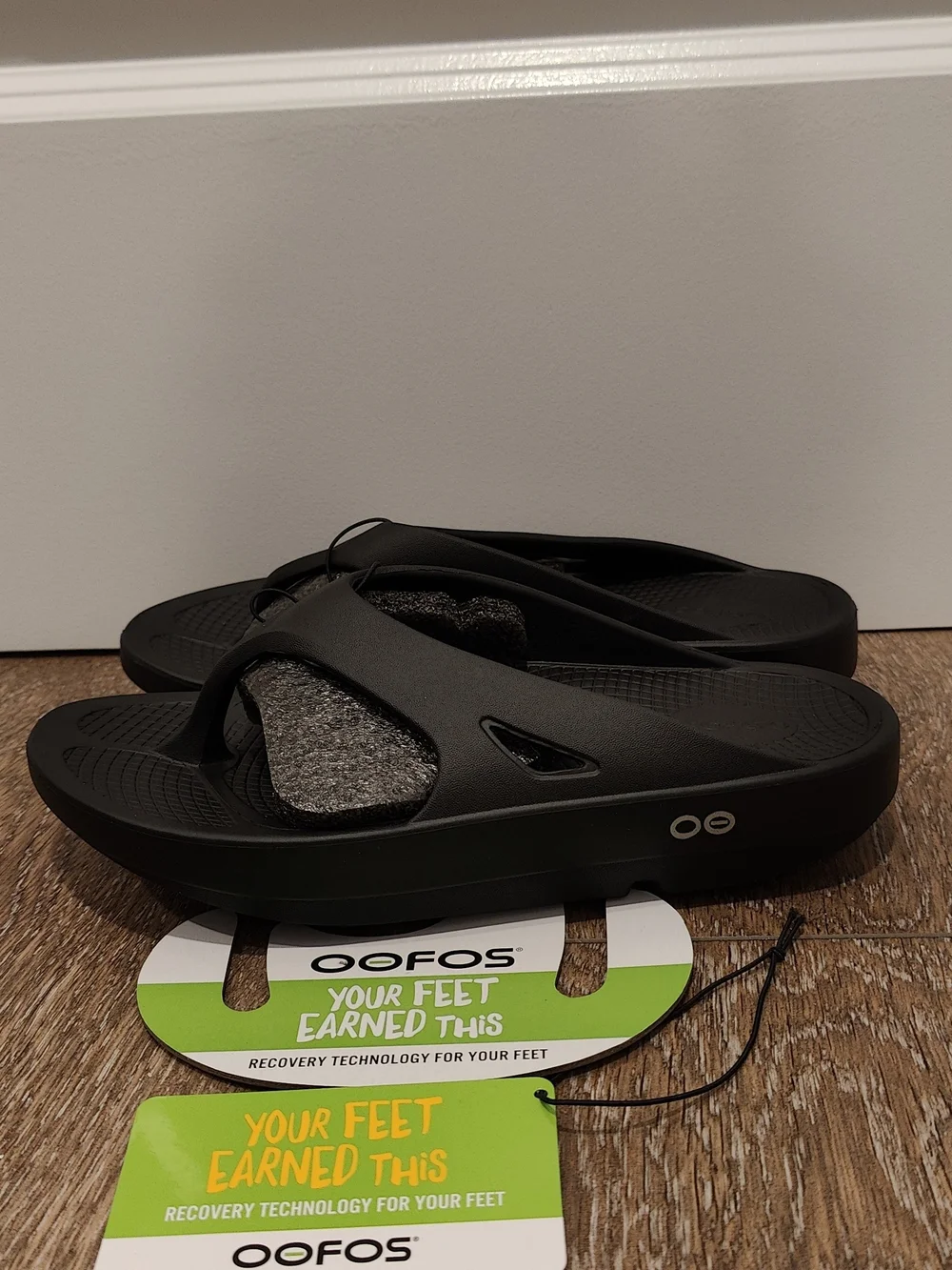 OOFOS Men’s Black Unisex OOriginal Flip-Flop Sandals